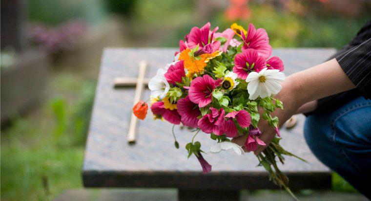 İnsanlar Neden Mezarlara Çiçek Açarlar?