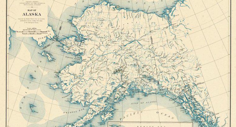 Hangi ülke Alaska'nın doğusunda?