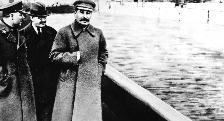 Stalin, Güç Kazanmak İçin Propagandayı Nasıl Kullandı?