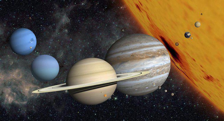 Güneş Sisteminde Ay Bulunamayan Yalnız Hangi İki Gezegen?