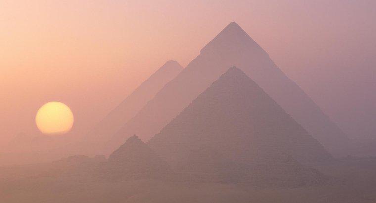 Giza'daki Üç Piramidin İsimleri Nelerdir?