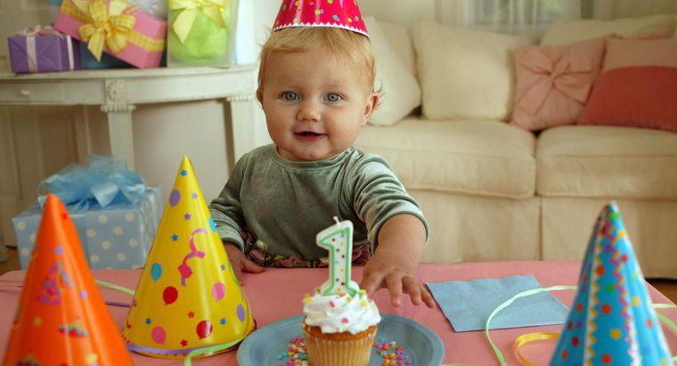 Bazı Bir Yaşındaki Doğum Günü Fikirleri Nelerdir?