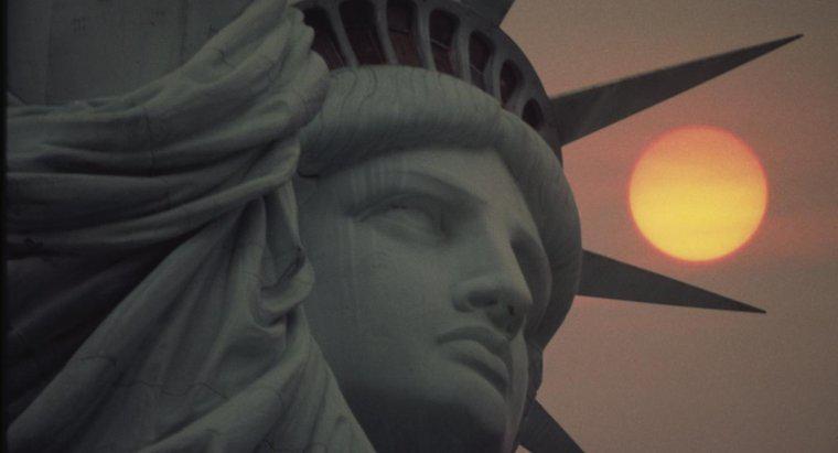Özgürlük Anıtı'nı ABD'ye kim verdi?