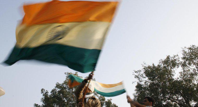 Hindistan bayrağının renkleri neyi temsil ediyor?
