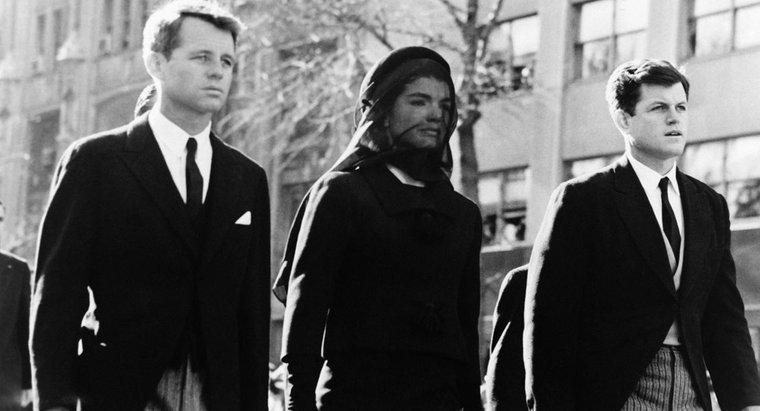 John F. Kennedy'nin Katiline Kim İnanır?