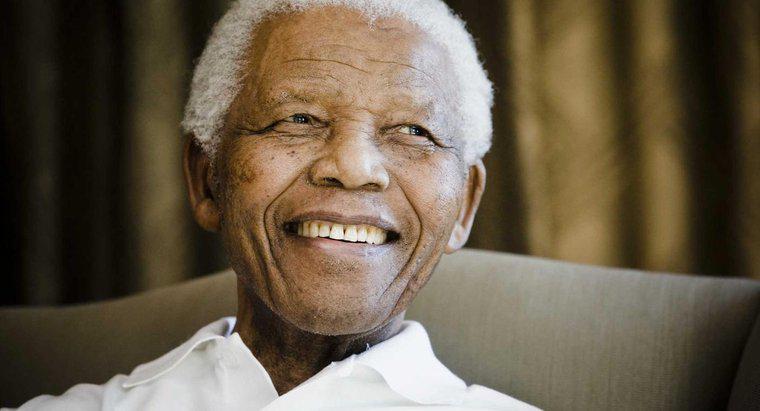 Nelson Mandela kimdi ve Ne Yaptı?