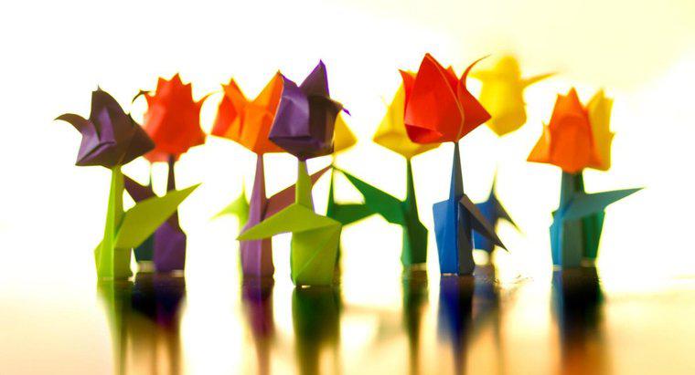 Basit bir Origami Çiçeğini Nasıl Katlarsınız?