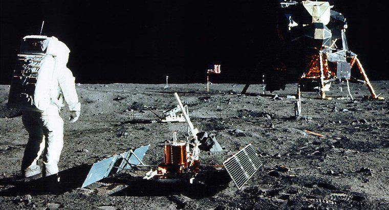 Astronotlar Ay'da Hangi Nesneleri Bıraktı?