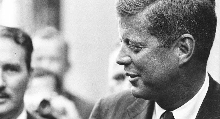 1960 Seçimlerinde Kennedy'ye Kim Karşı Koştu?
