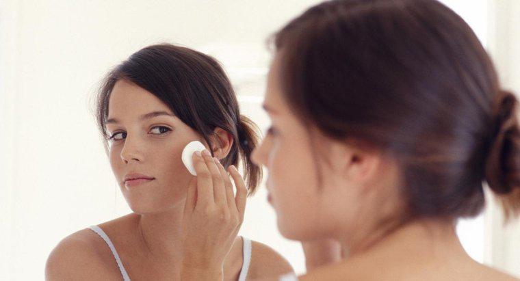 Sivilce için en iyi yüz temizleyici türü nedir?