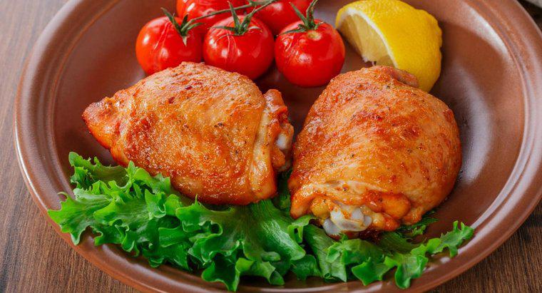 Kolay Fırında Pişirilmiş Tavuk Uyluklarını Nasıl Yaparsınız?