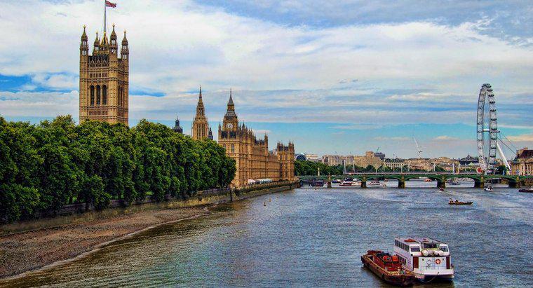 Thames Nehri ne kadar derin?