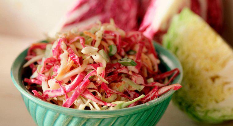 Hangi yemek lahana salatası ile en iyi gider?
