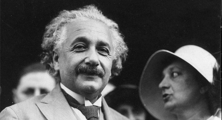 Albert Einstein Ne İş Yapıyor?