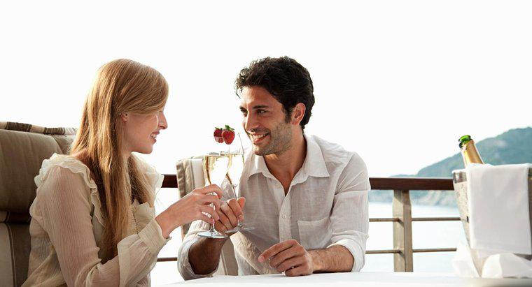 18. Evlilik Yıldönümünüz İçin Geleneksel Hediye Nedir?