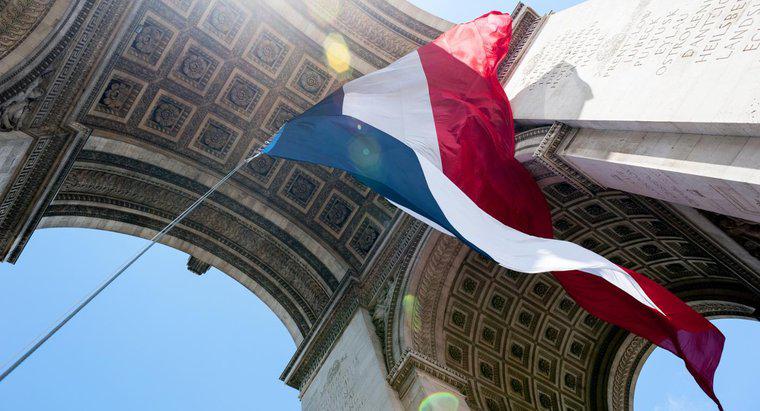 Fransız bayrağının renkleri ne anlama geliyor?