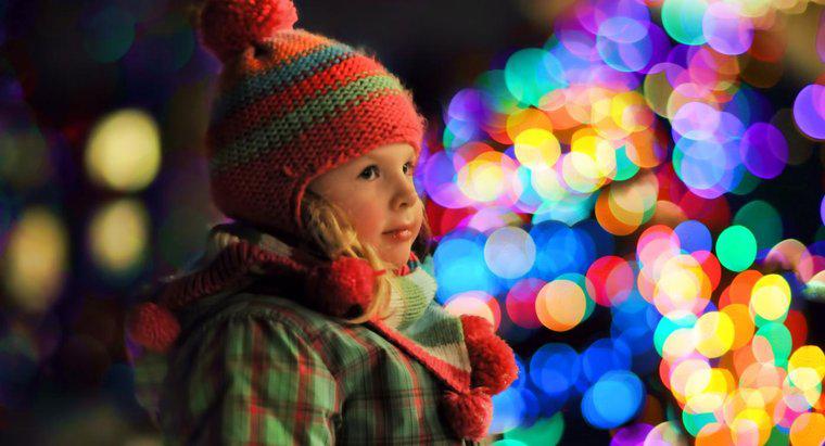 Birisi bir Noel Işık Dizeindeki Sigortayı Nasıl Değiştirebilir?