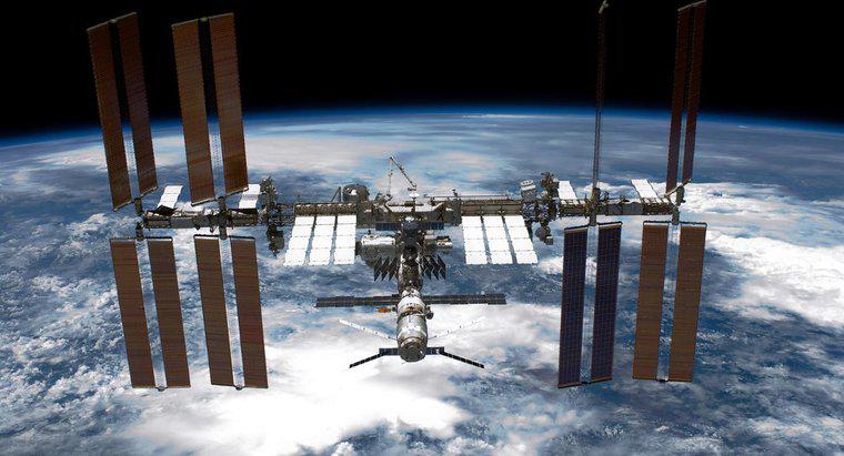 Uluslararası Uzay İstasyonunun Yörüngede Dünya'ya Ne Kadar Sürer?