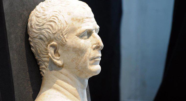 Julius Sezar hakkında bazı kötü şeyler nelerdir?