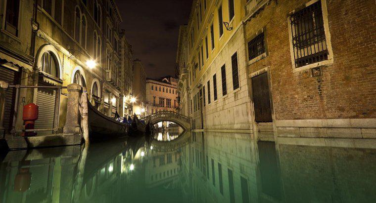 İtalya'nın Venedik Kanalları Ne Kadar Derin mi?