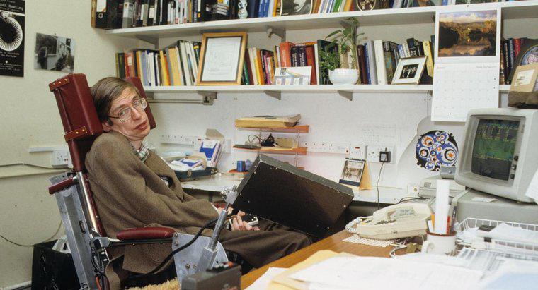 Stephen Hawking Neyi İcat Etti veya Keşfetti?