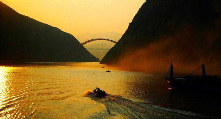 Asya'daki En Uzun Nehir Nedir?