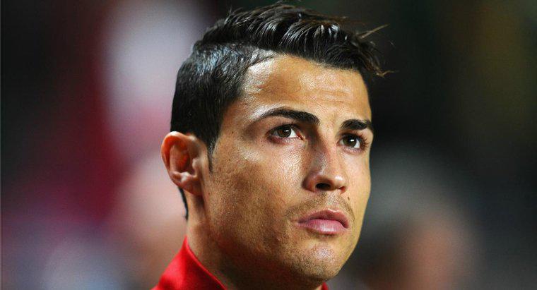 Cristiano Ronaldo Hangi Saç Jellerini Kullanıyor?