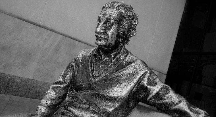 Albert Einstein'ın Dünyaya Neleri Kattı?