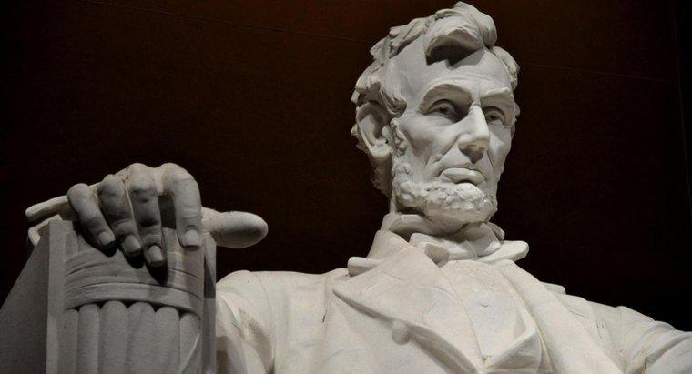 Abraham Lincoln'ün Topluma Katkıları Neydi?