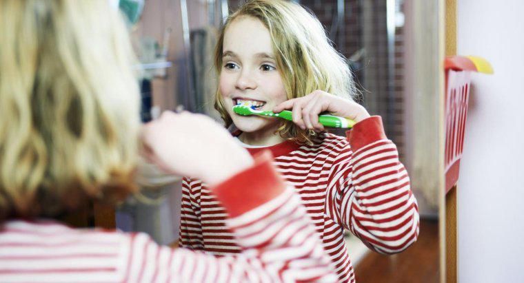 Dişlerinizi Fırçalamanın Doğru Yolu Nedir?