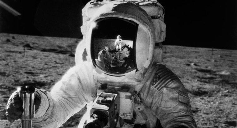 Bir Kalem Neil Armstrong ve Buzz Aldrin'i Nasıl Kurtardı?