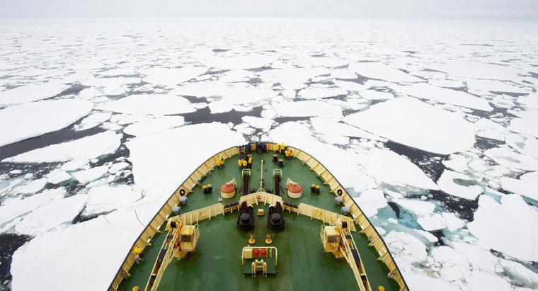 Kuzey Kutup Dairesi Hangi Kıtalardan Geçiyor?