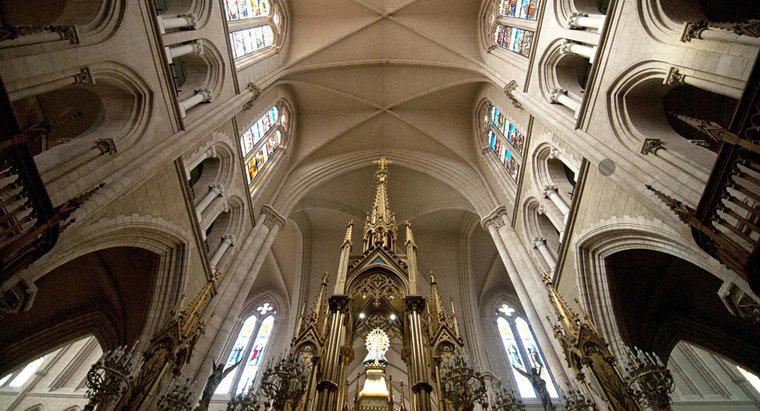 Tonozlu ve Katedral Tavan Arasındaki Fark Nedir?