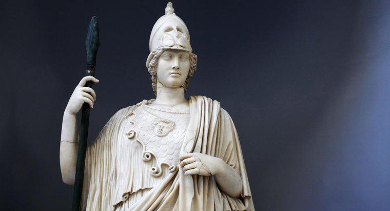 Yunan tanrıçası Athena ne giydi?