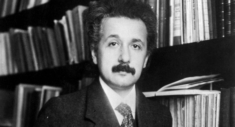 Einstein'ın Ünlü Bilim Adamı Olmadan Önce İşi Neydi?
