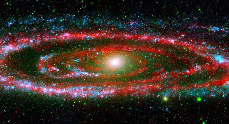 Andromeda Galaksisini kim keşfetti?
