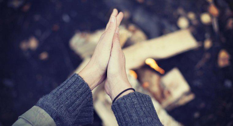 Neden Ellerinizi Birlikte Ovmak Onları Daha Sıcak Hale Getiriyor?