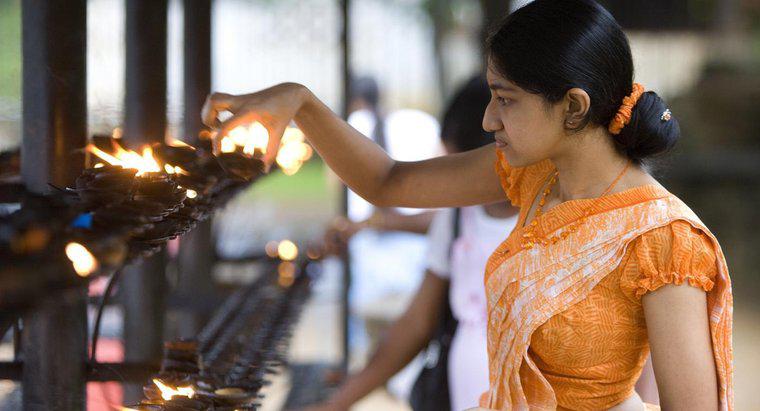 Sri Lanka'da Yıpranmış Geleneksel Kıyafet Nedir?