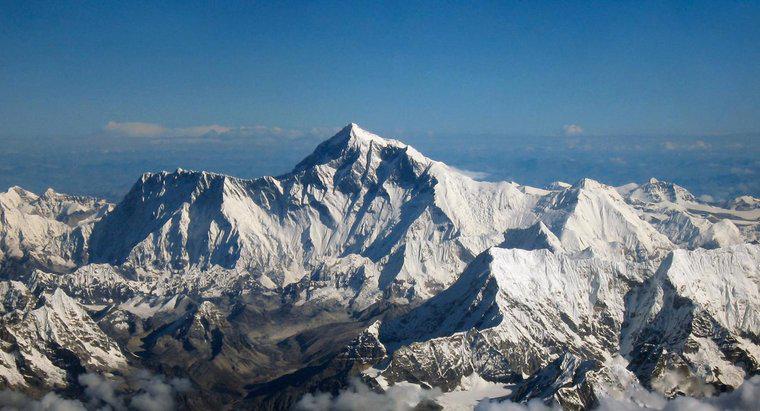 Everest Dağı Hangi Kıtada?