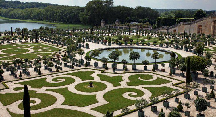 Versay Sarayı'nın Ne Tür Bahçeleri Var?