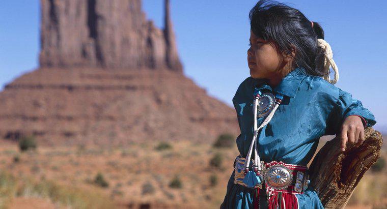 Navajo Menşe Efsanesinin Özeti Nedir?