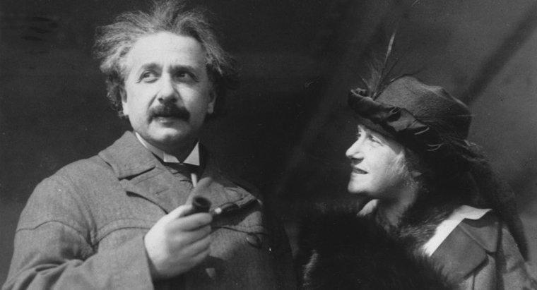 Einstein Kuzeniyle Evlendi mi?