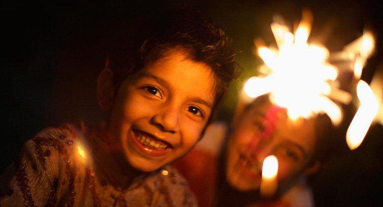 İnsanlar Diwali'yi Nasıl Kutlarlar?